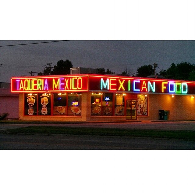 We just love this photo by the @official_ray_hernandez of the popular Taqueria Mexico on 71B! They've got some dang good sopes here, too. Springdale's so awesome and full of culture.