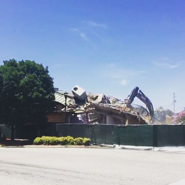 Demolition has begun on the old San Jose Manor in Downtown Springdale! This building is connected to the former Ryan’s clothing store building that will be preserved during demo. This is an exciting new chapter for downtown! @ropeswinggroup will no doubt do something REALLY great here! Follow our stories for a little more footage! #teamspringdale